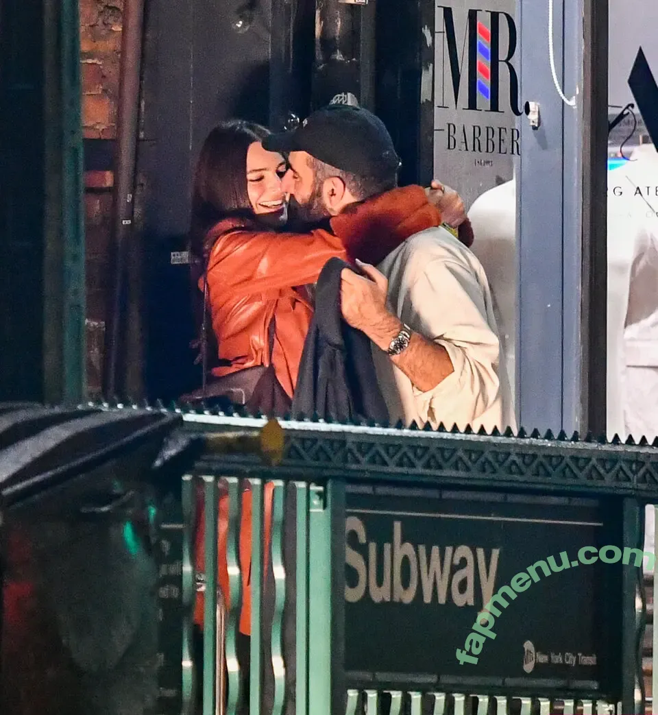 Emily Ratajkowski nude photo #9462 (emrata)