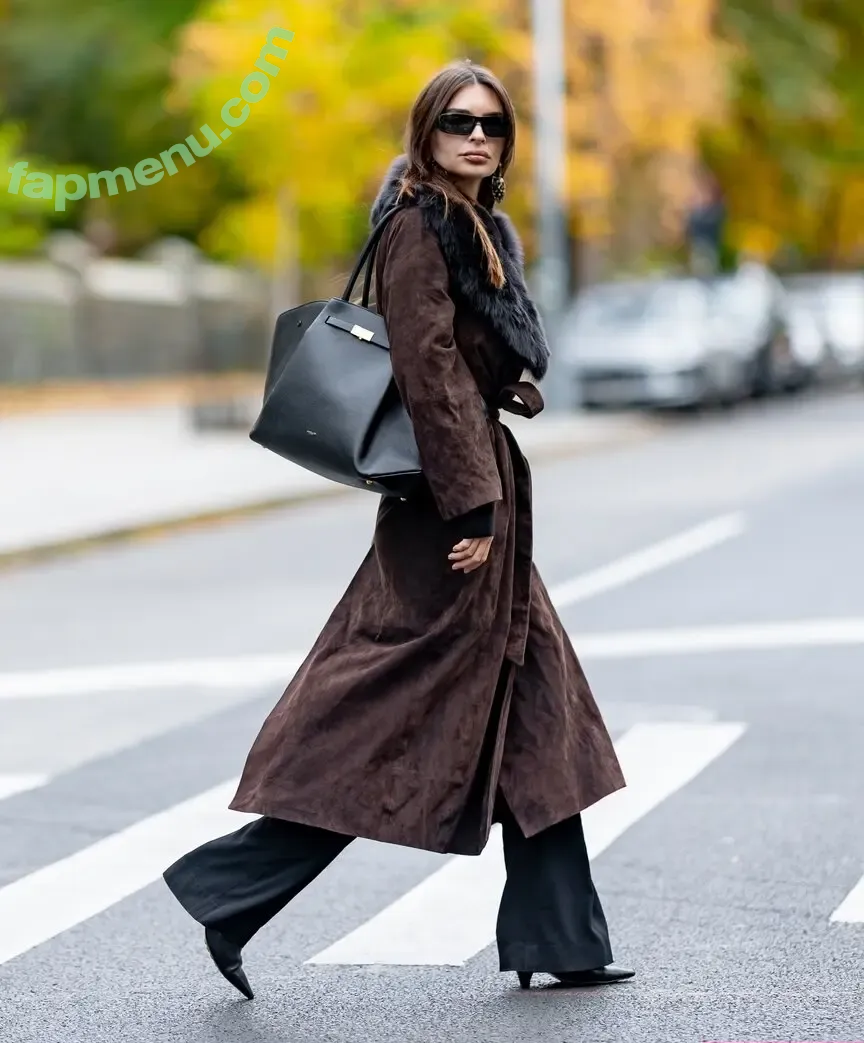 Emily Ratajkowski nude photo #9464 (emrata)