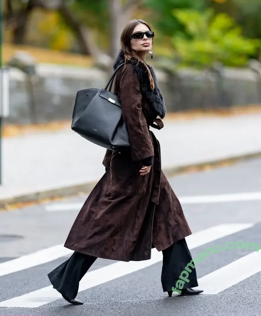 Emily Ratajkowski nude photo #9481 (emrata)