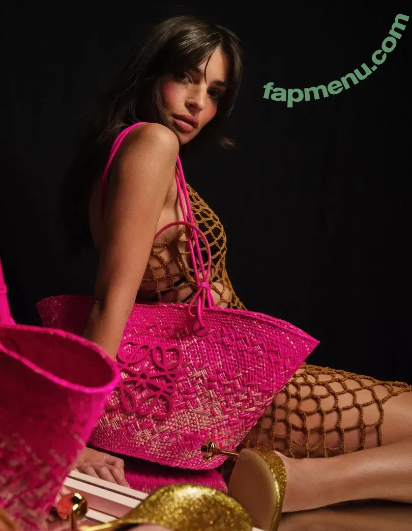 Emily Ratajkowski nude photo #9489 (Officialemilyratajkowski / emrata)