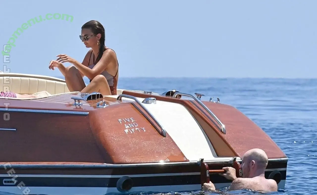 Emily Ratajkowski nude photo #9506 (Officialemilyratajkowski / emrata)