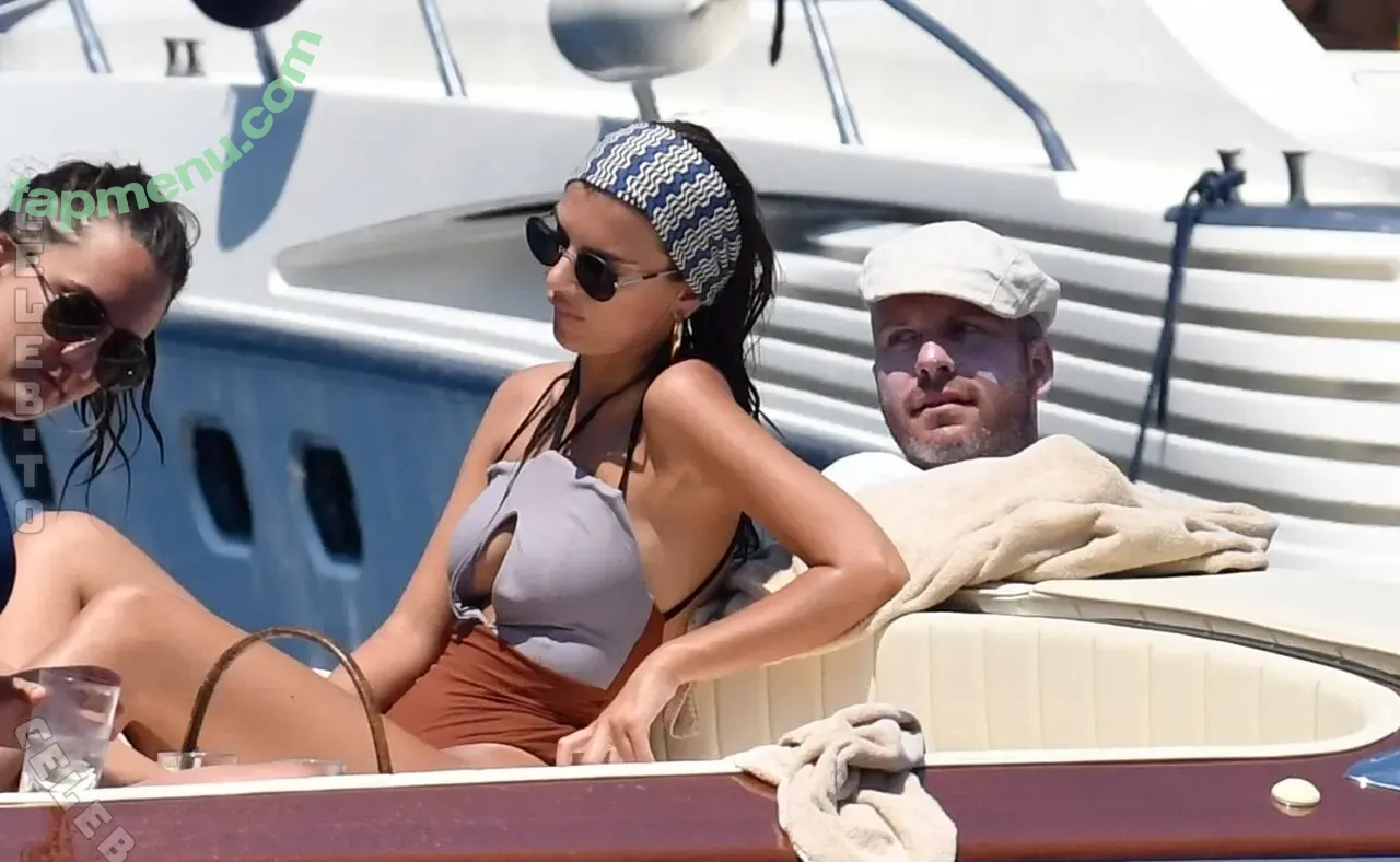 Emily Ratajkowski nude photo #9510 (Officialemilyratajkowski / emrata)