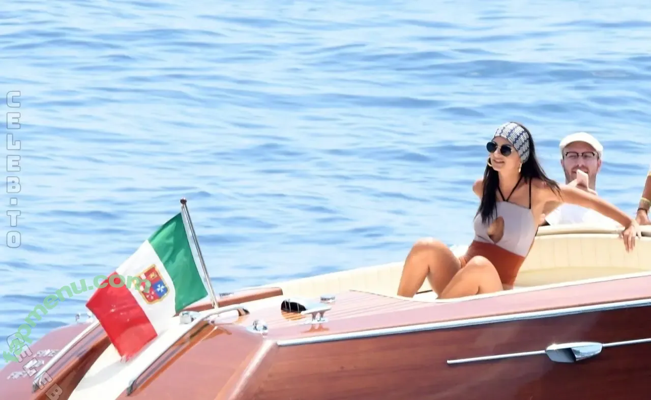 Emily Ratajkowski nude photo #9517 (Officialemilyratajkowski / emrata)