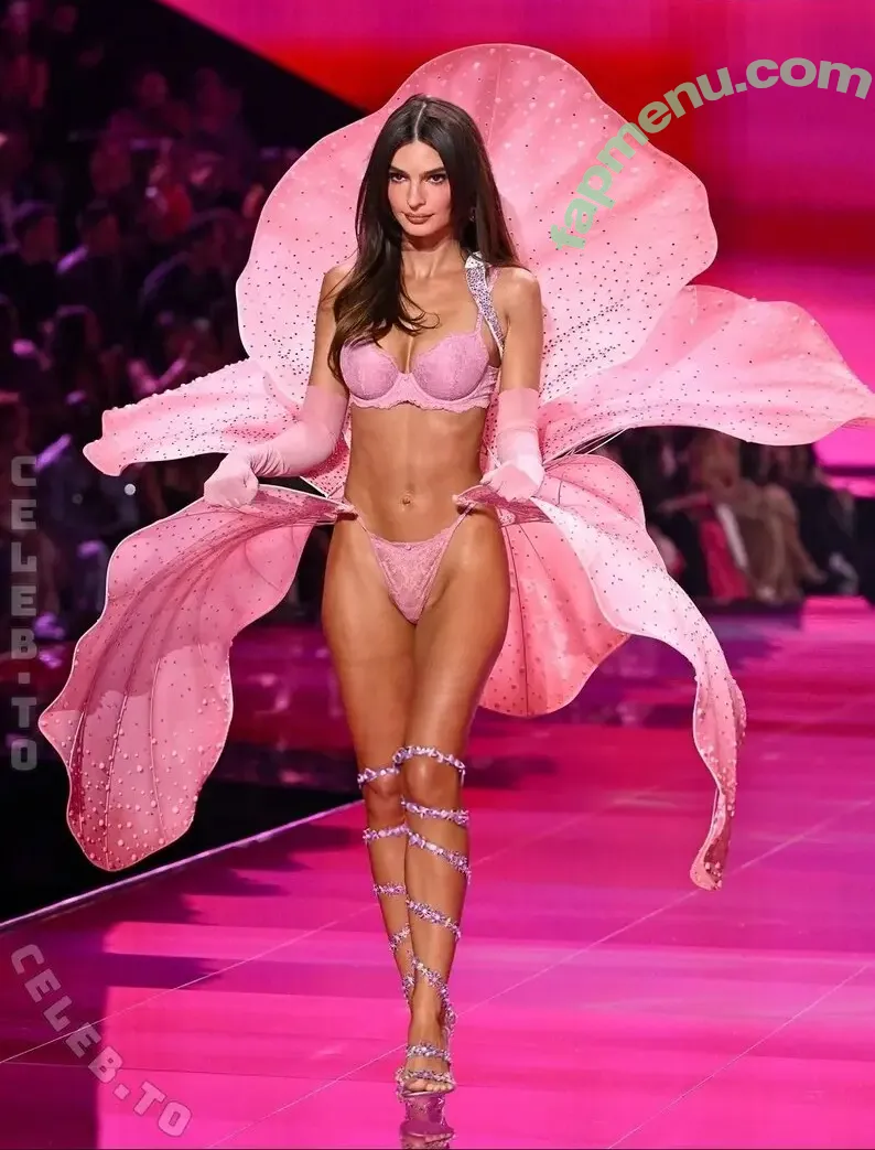 Emily Ratajkowski nude photo #9533 (Officialemilyratajkowski / emrata)