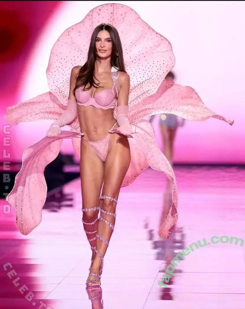 Emily Ratajkowski nude photo #9535 (Officialemilyratajkowski / emrata)