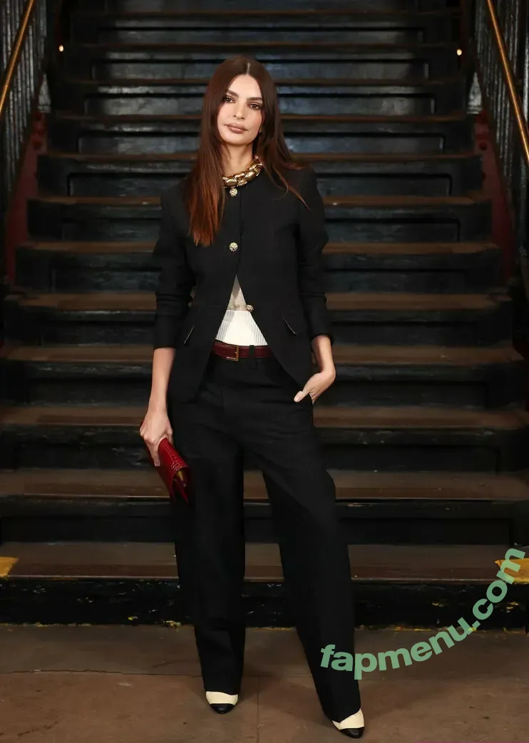 Emily Ratajkowski nude photo #9641 (Officialemilyratajkowski / emrata)