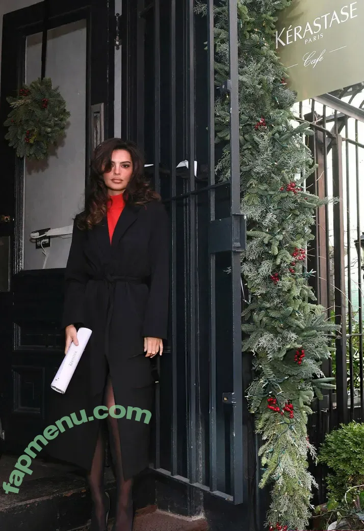 Emily Ratajkowski nude photo #9735 (Officialemilyratajkowski / emrata)