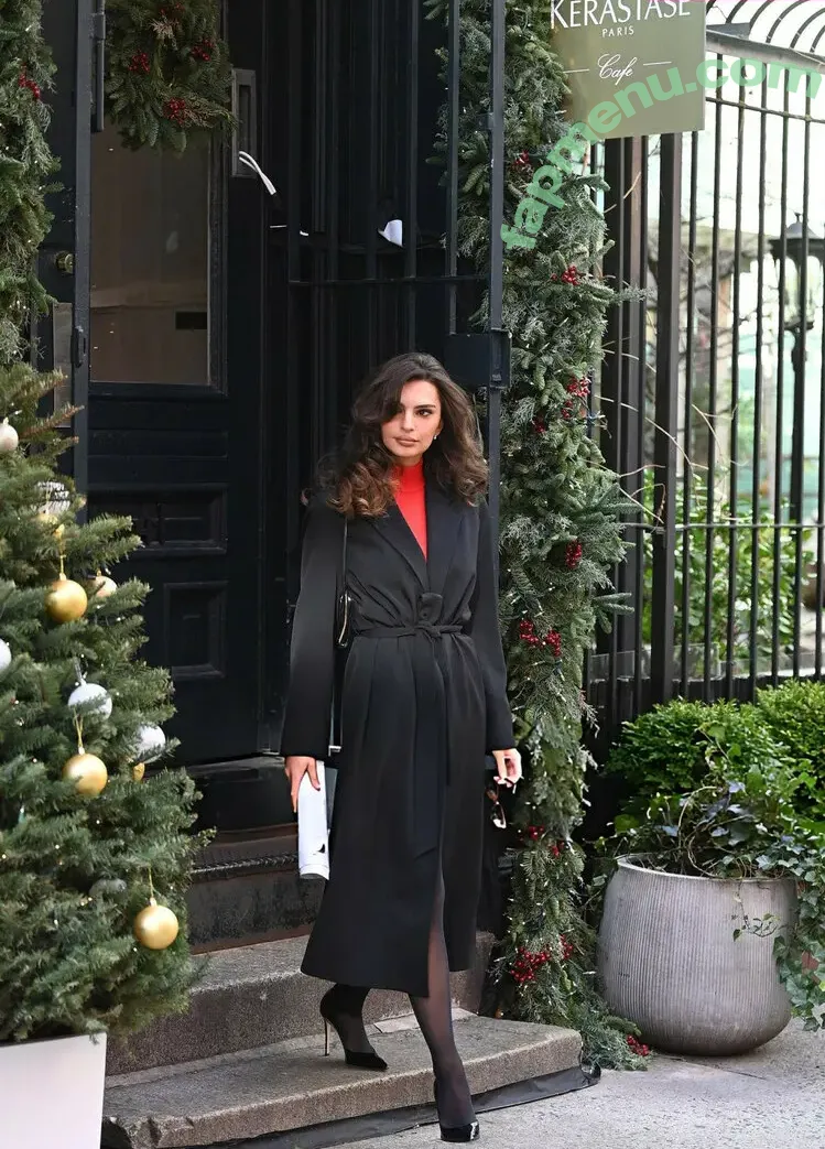 Emily Ratajkowski nude photo #9749 (Officialemilyratajkowski / emrata)