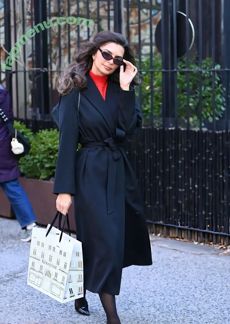 Emily Ratajkowski nude photo #9752 (Officialemilyratajkowski / emrata)