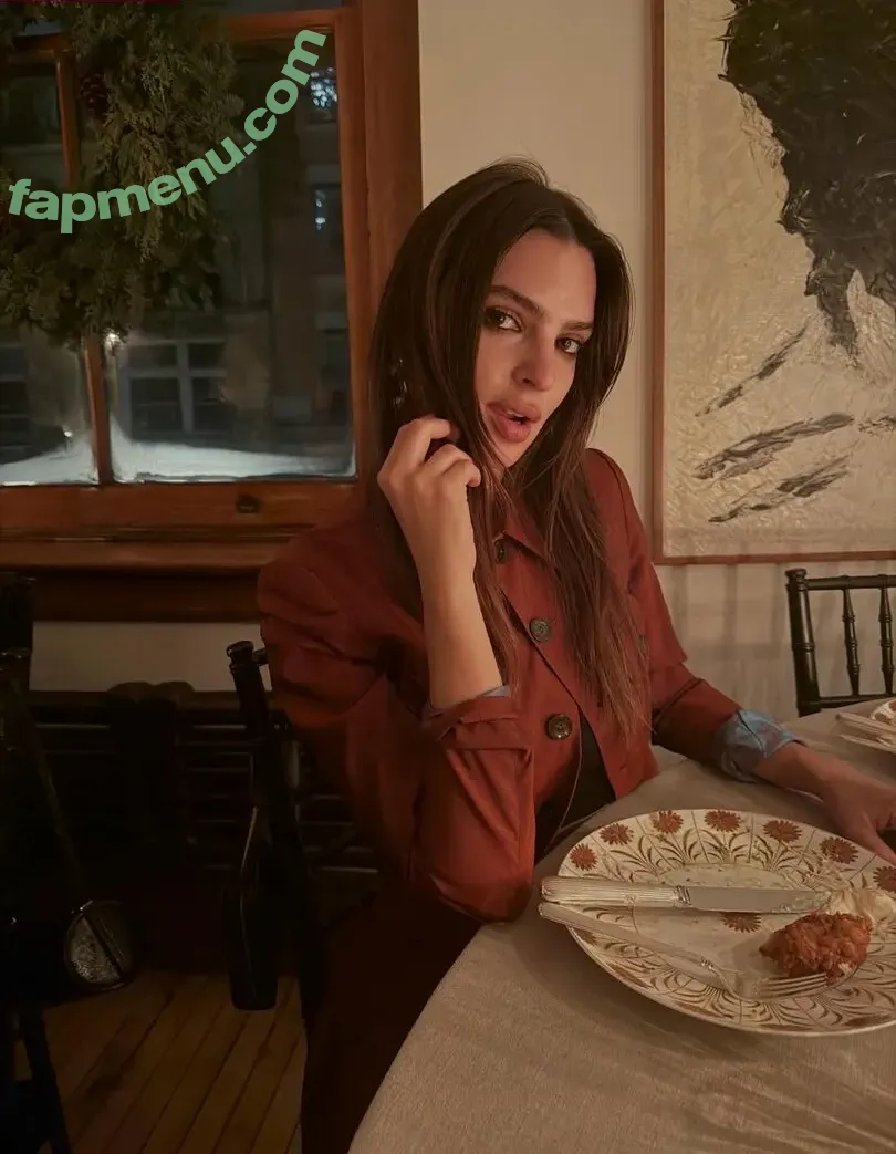Emily Ratajkowski nude photo #9796 (Officialemilyratajkowski / emrata)