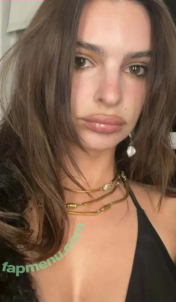 Emily Ratajkowski nude photo #9803 (Officialemilyratajkowski / emrata)