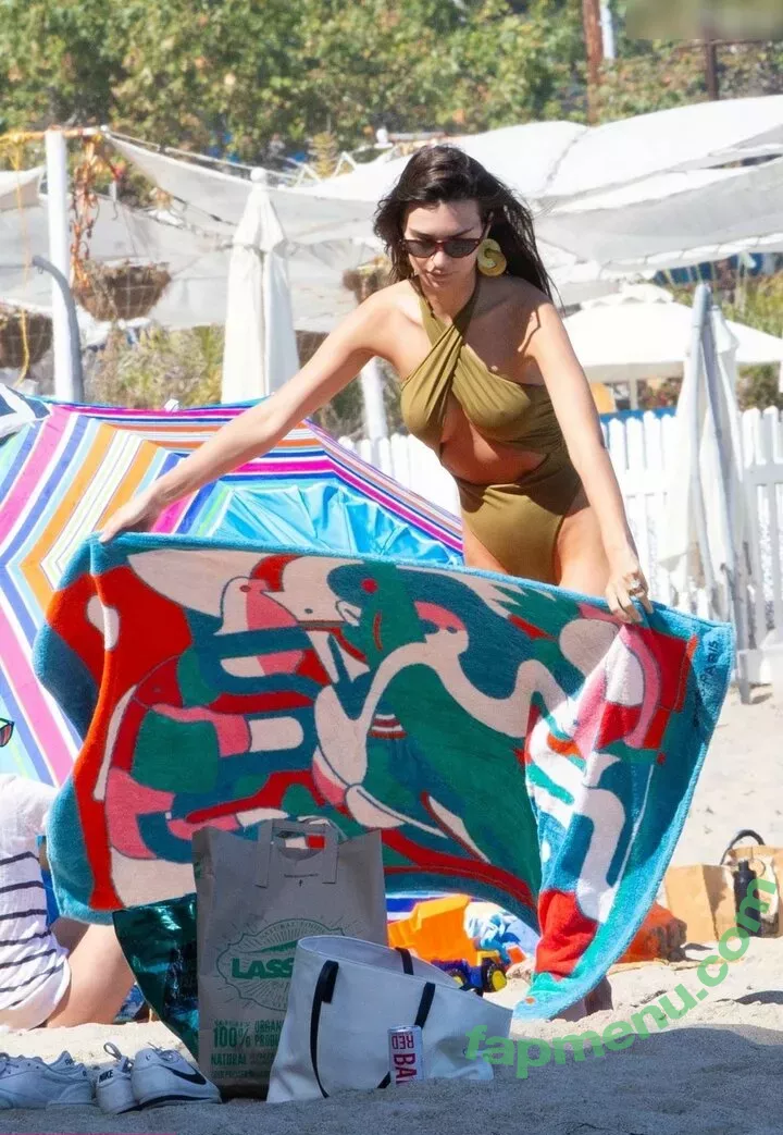 Emily Ratajkowski nude photo #7628 (Officialemilyratajkowski / emrata)