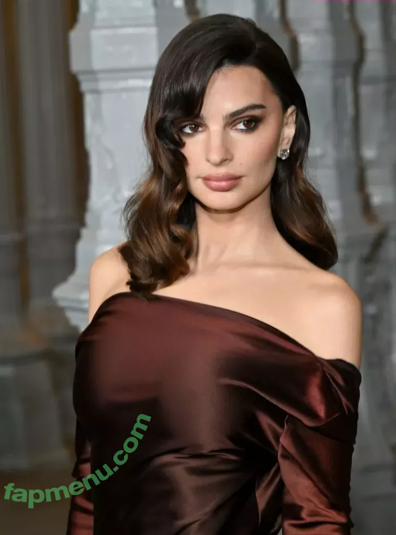 Emily Ratajkowski nude photo #7653 (Officialemilyratajkowski / emrata)