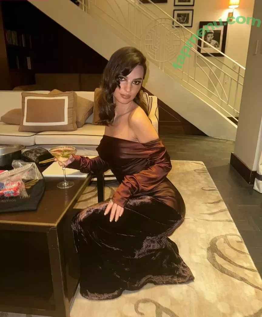 Emily Ratajkowski nude photo #7660 (Officialemilyratajkowski / emrata)