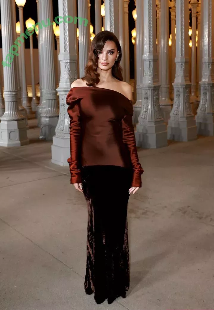 Emily Ratajkowski nude photo #7667 (Officialemilyratajkowski / emrata)