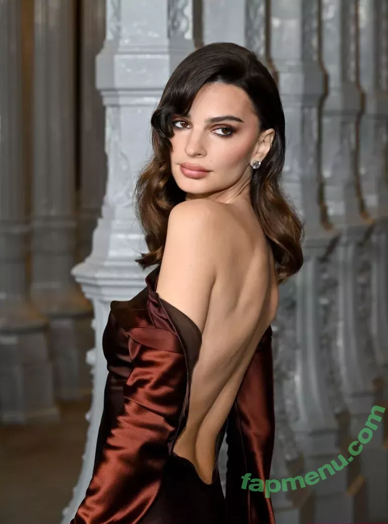 Emily Ratajkowski nude photo #7669 (Officialemilyratajkowski / emrata)