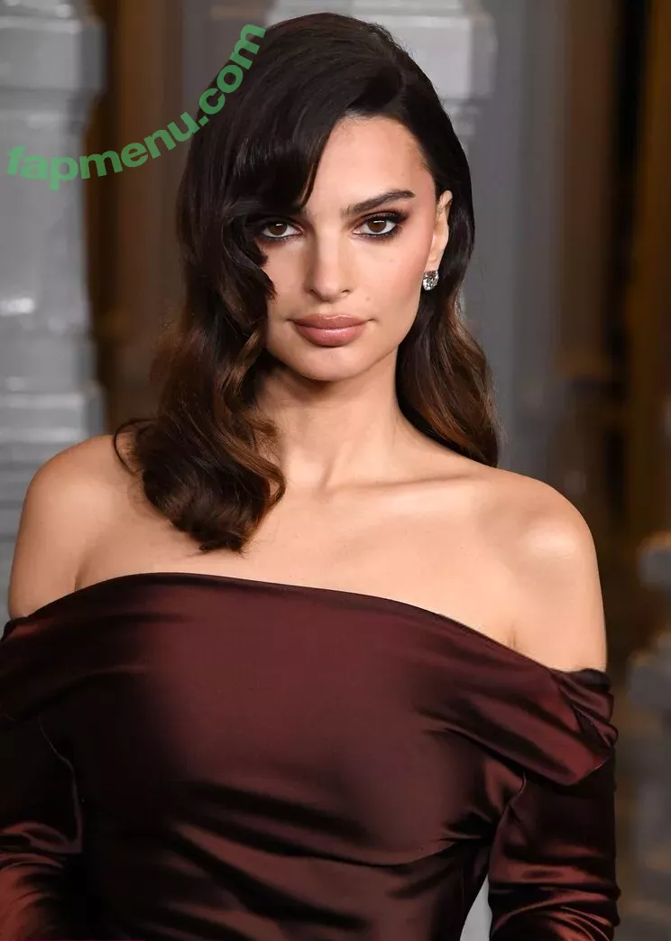 Emily Ratajkowski nude photo #7678 (Officialemilyratajkowski / emrata)