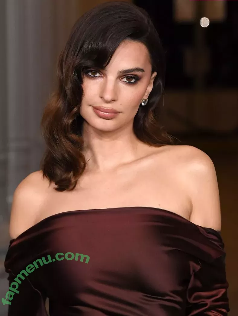 Emily Ratajkowski nude photo #7679 (Officialemilyratajkowski / emrata)