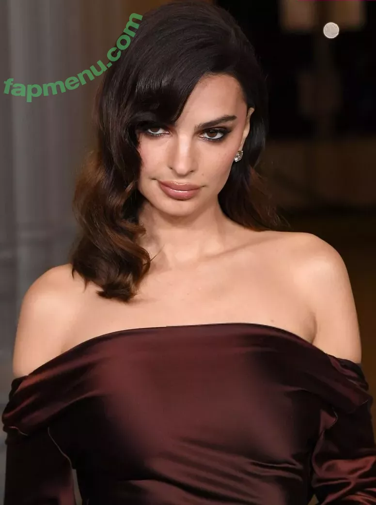 Emily Ratajkowski nude photo #7681 (emilyratajkowski / emrata)