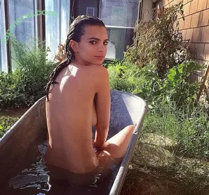 Emily Ratajkowski / emrata nude photo #8107