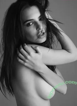 Emily Ratajkowski / emrata nude photo #8277