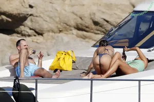 Emily Ratajkowski / emrata nude photo #8421