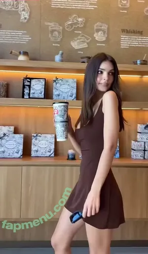 Emily Ratajkowski / emrata nude photo #8443