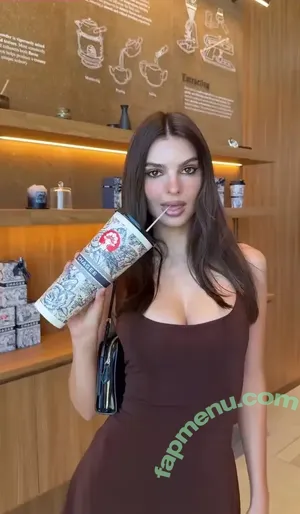 Emily Ratajkowski / emrata nude photo #8449