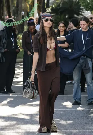 Emily Ratajkowski / emrata nude photo #8519