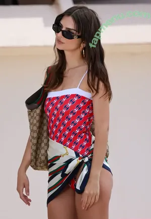 Emily Ratajkowski / emrata nude photo #8573