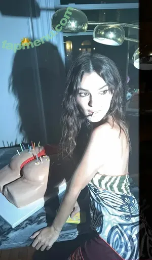 Emily Ratajkowski / emrata nude photo #8640