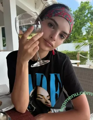 Emily Ratajkowski / emrata nude photo #8660