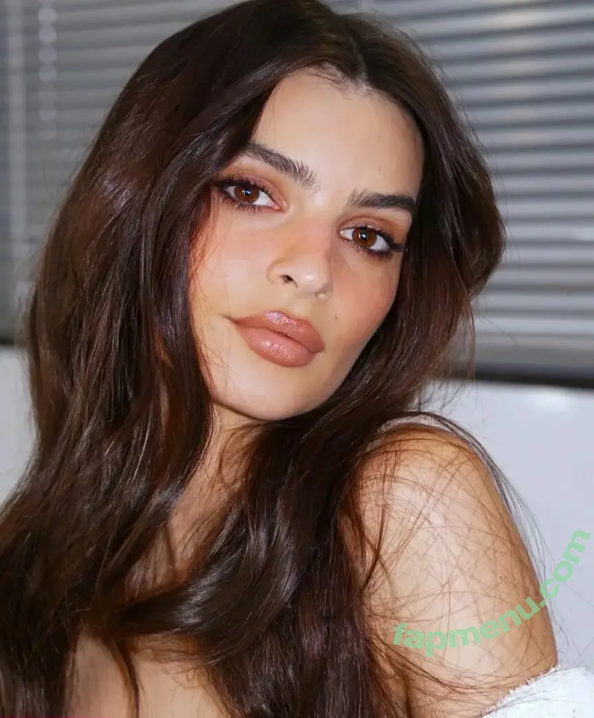 Emily Ratajkowski nude photo #8199 (emrata)