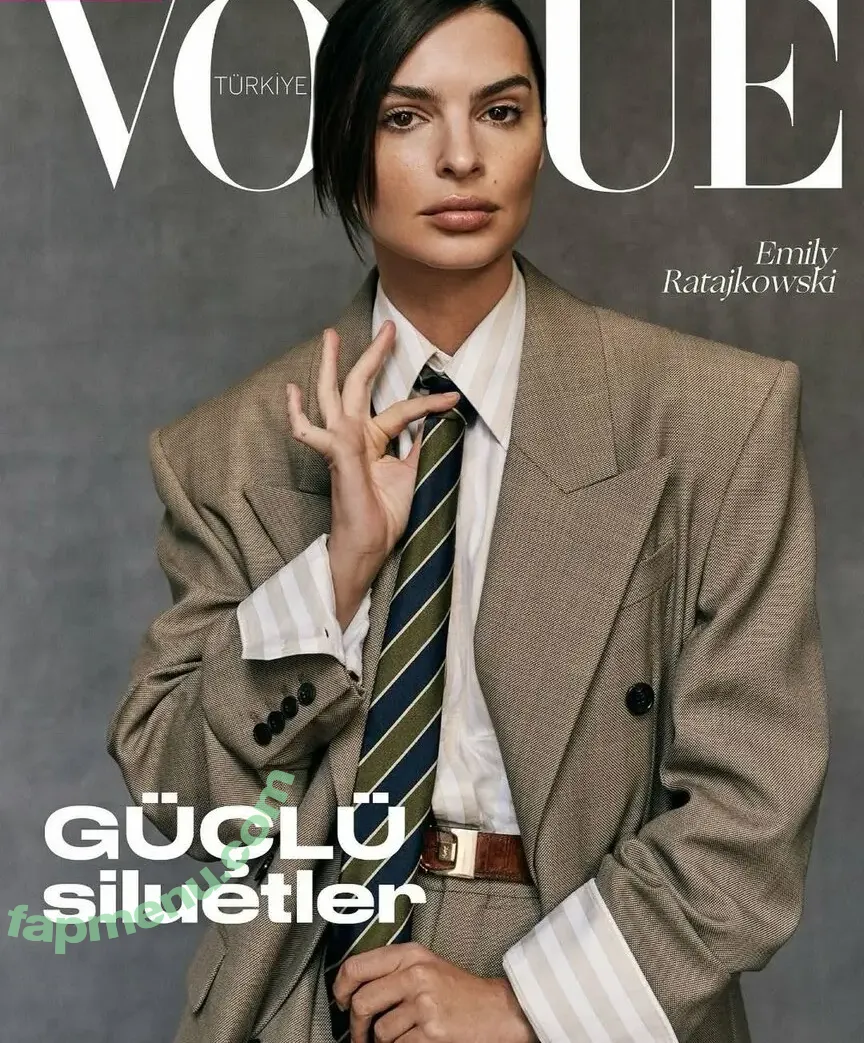 Emily Ratajkowski nude photo #8209 (emrata)