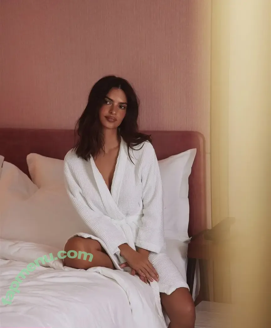 Emily Ratajkowski nude photo #8417 (emrata)