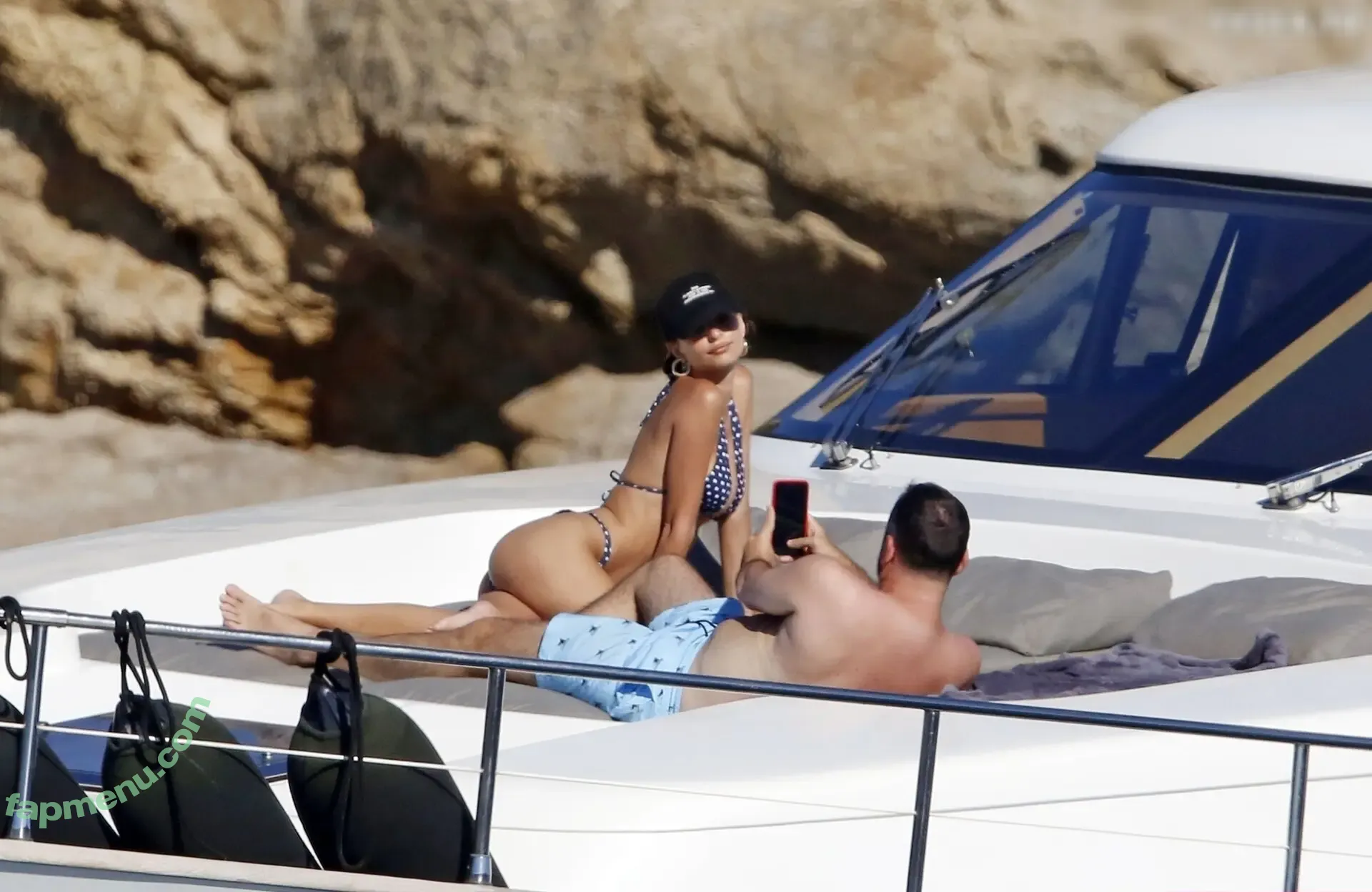 Emily Ratajkowski nude photo #8426 (emrata)