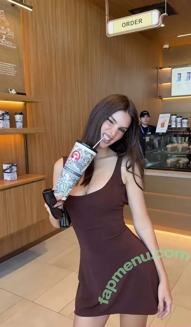 Emily Ratajkowski nude photo #8436 (emrata)