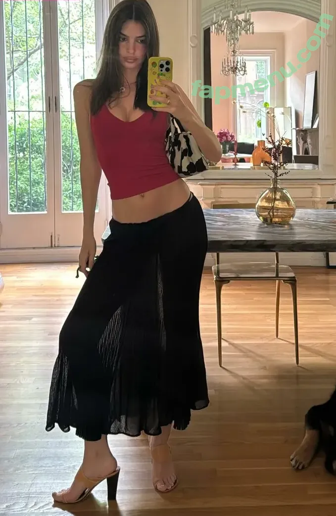 Emily Ratajkowski nude photo #8455 (emrata)