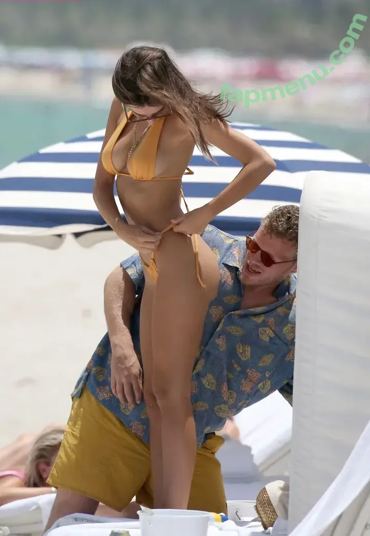 Emily Ratajkowski nude photo #8477 (emrata)