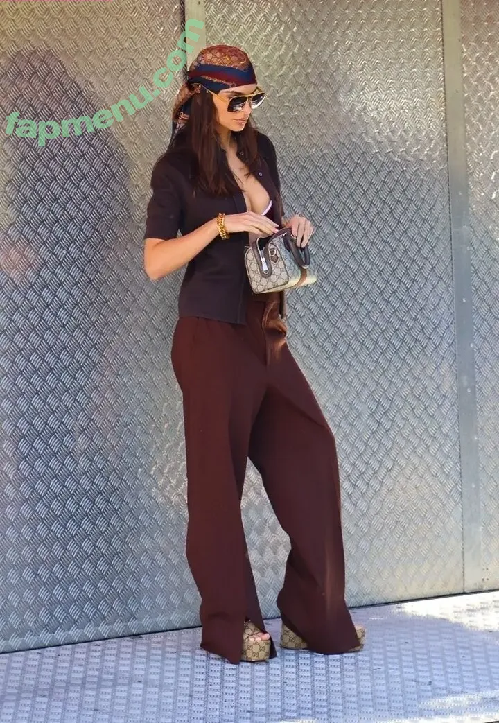 Emily Ratajkowski nude photo #8491 (emrata)
