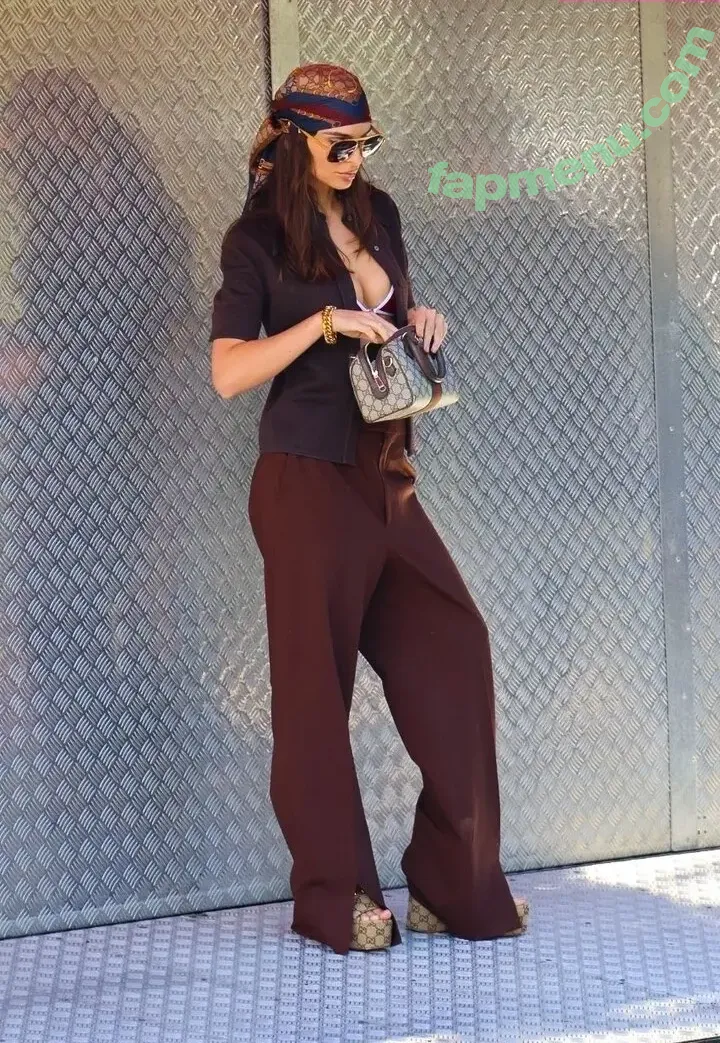 Emily Ratajkowski nude photo #8492 (emrata)