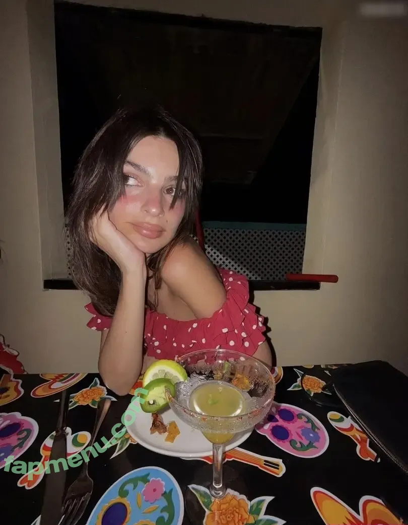 Emily Ratajkowski nude photo #8647 (emrata)