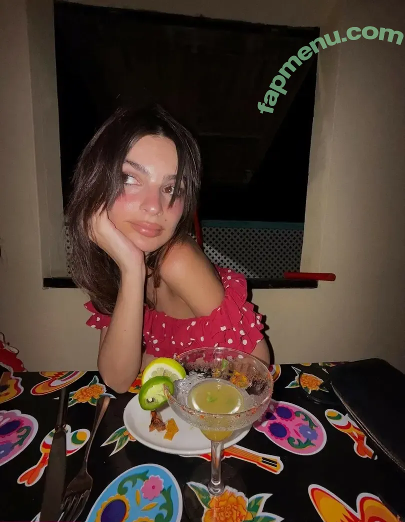 Emily Ratajkowski nude photo #8656 (emrata)