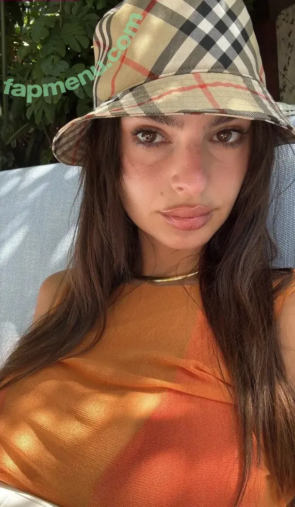 Emily Ratajkowski nude photo #8703 (emrata)