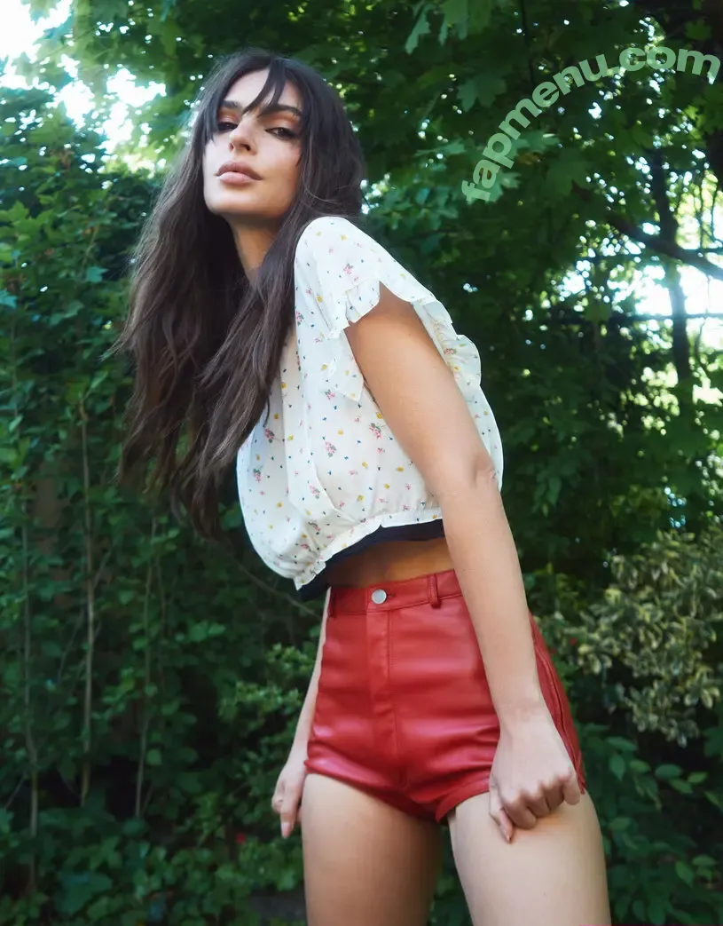 Emily Ratajkowski nude photo #8705 (emrata)