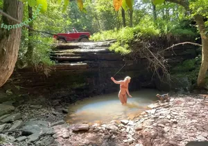 Emily Reeves / Flying Sparks Garage / imemilyreeves / mel_reeves nude photo #0024