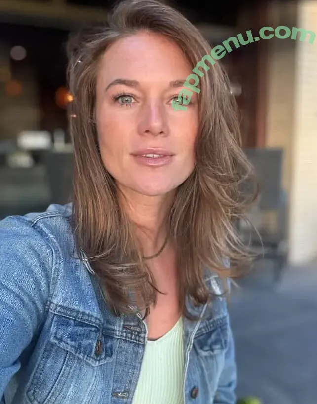 Emily Reeves nude photo #0021 (Flying Sparks Garage / imemilyreeves / mel_reeves)