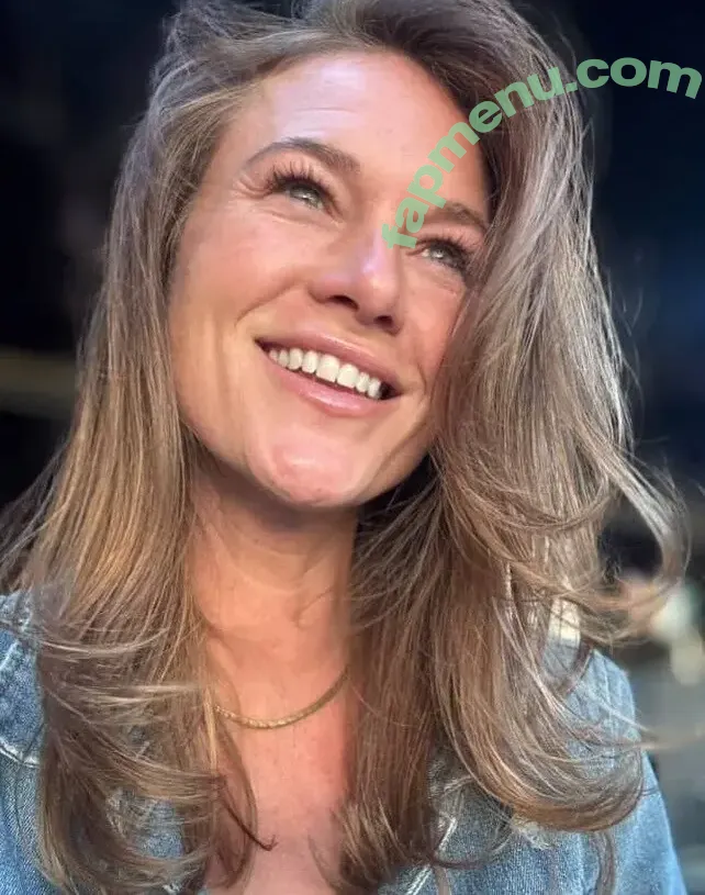 Emily Reeves nude photo #0022 (Flying Sparks Garage / imemilyreeves / mel_reeves)