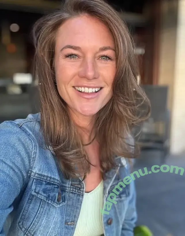 Emily Reeves nude photo #0023 (Flying Sparks Garage / imemilyreeves / mel_reeves)