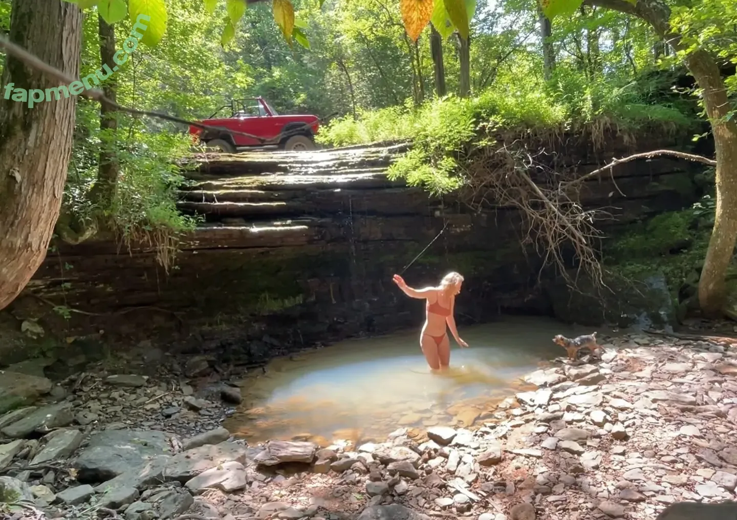 Emily Reeves nude photo #0024 (Flying Sparks Garage / imemilyreeves / mel_reeves)